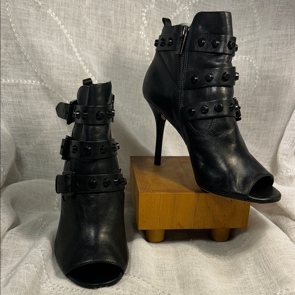 Michael Kors almost NEW Leather studded ankle peep toe booties heels